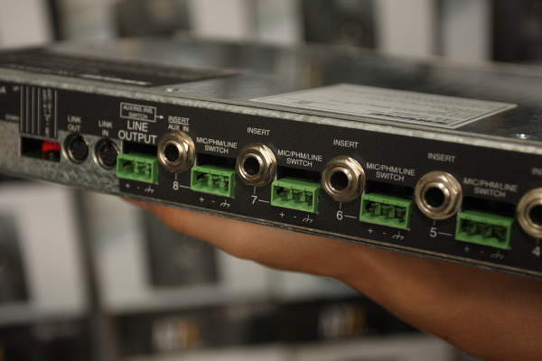 Shure 舒爾 SCM800 機(jī)架調(diào)音臺