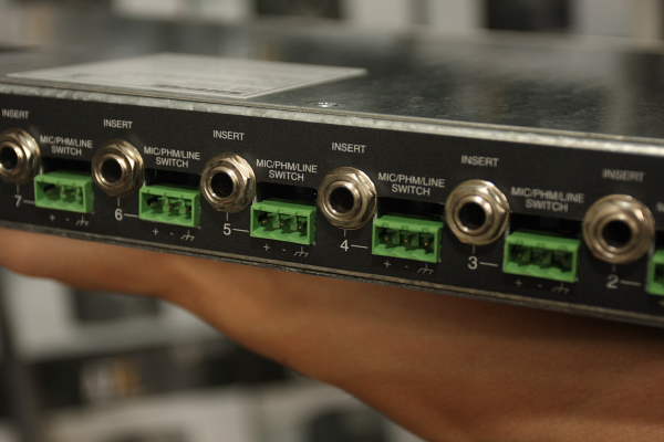 Shure 舒爾 SCM800 機(jī)架調(diào)音臺