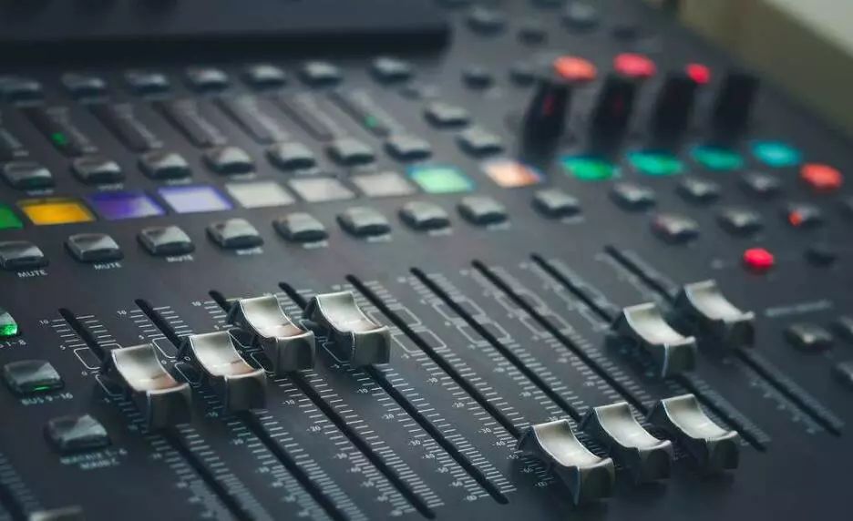 調(diào)音臺死機詳解原因與解決方法