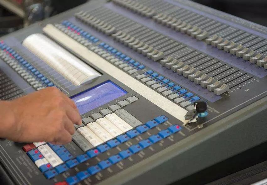 調(diào)音臺死機詳解原因與解決方法