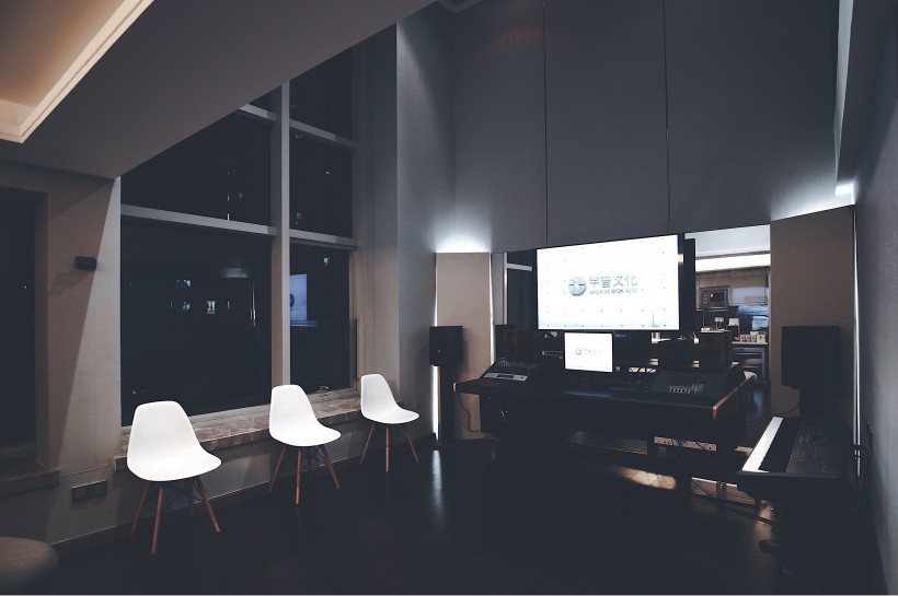 低估了 ADAM Audio A8X 太多年，原來 8 寸這么從容？