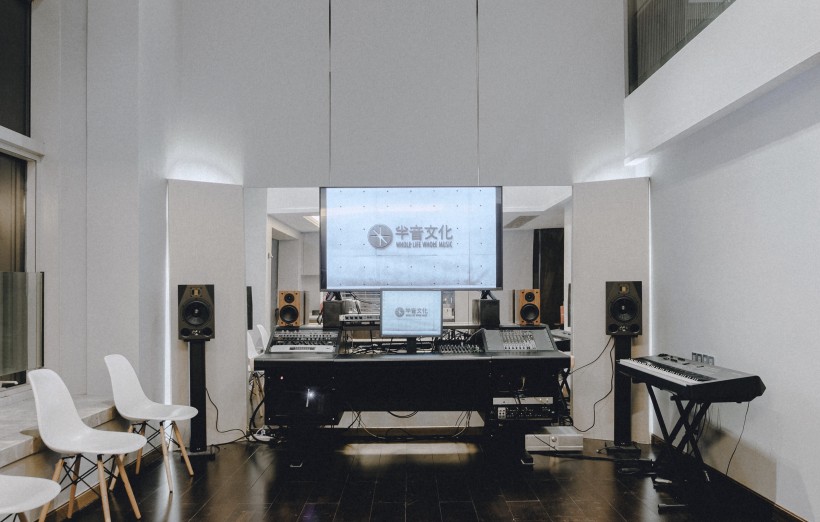 低估了 ADAM Audio A8X 太多年，原來 8 寸這么從容？